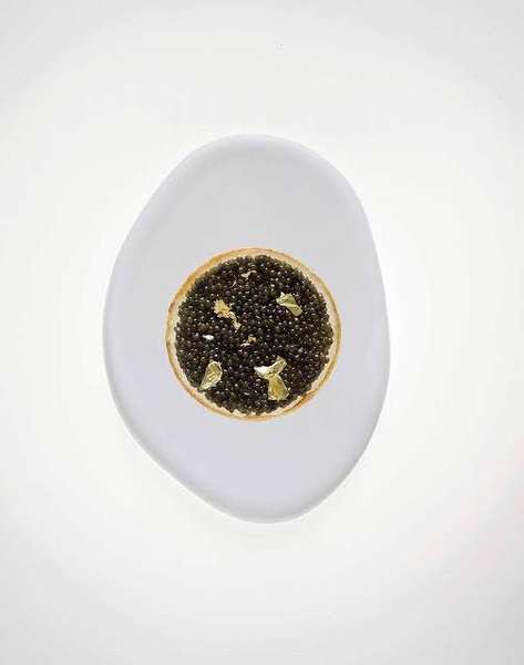 パリミシュランフランス版三ツ星ルドワイヤン／ヤニックアレノスペシャリテ手長海老の冷たいケーキ　キャビアの粒に覆われて