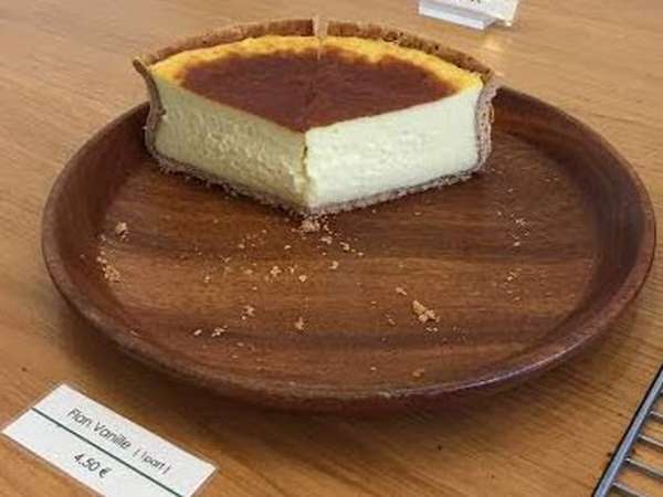 "モリヨシダの人気ケーキパリ一番のフラン